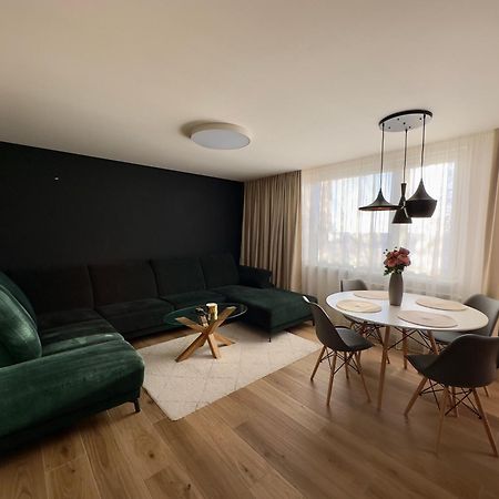 شقة Apartman Olivia Šamorín المظهر الخارجي الصورة
